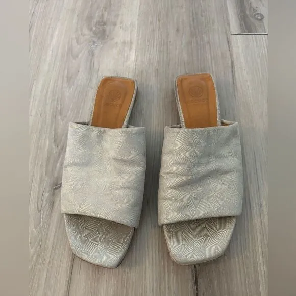 Coclico 37/7 Silver Shimmer Leather Square Toe Flat Sandals