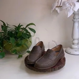 COLE HAAN 10 Stone Grey Penny Loafers