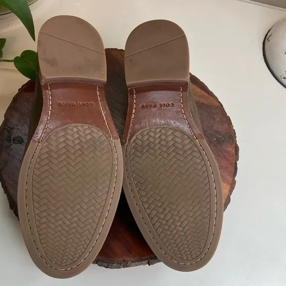 COLE HAAN 10 Stone Grey Penny Loafers