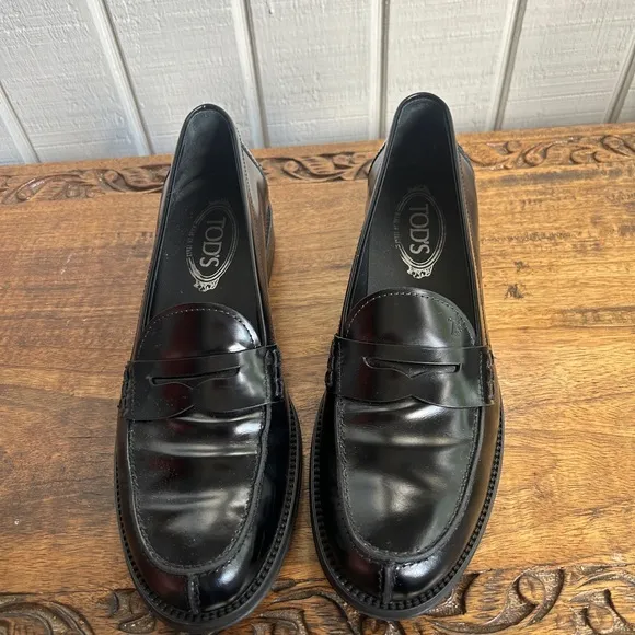 COPY - EUC Tods black  patent leather women's size 10 black penny loafers