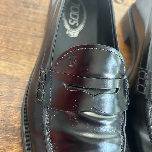 COPY - EUC Tods black  patent leather women's size 10 black penny loafers
