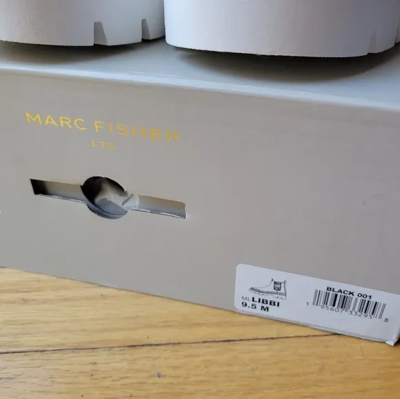 COPY - NWT MARC FISHER Libbi Lugsole/Chunky Booties - Sz 9.5