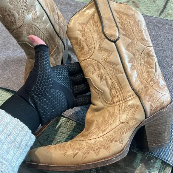 Corral Embroidered Cowboy Boot Tan Size 7