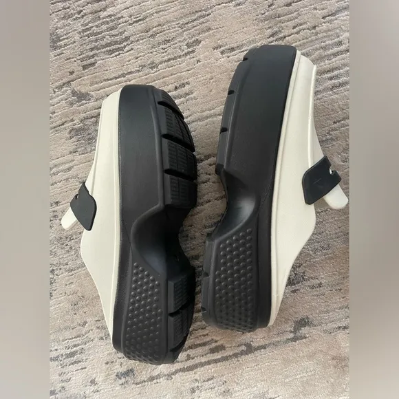 Crocs Stomp Platform Penny Loafers Cream Rubber Chunky Y2K M8/W10-Like New