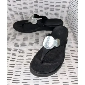 Crocs Women's Sanrah Wedge Sandals Circle Hammered Metal Accents Size 9 Black