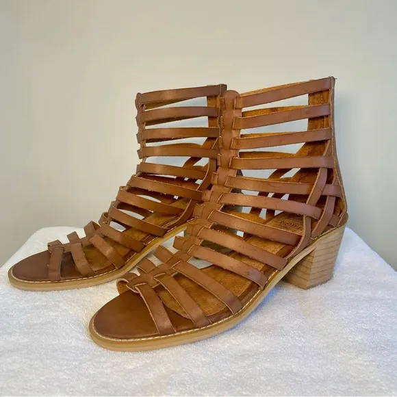 Crown Vintage Brown Leather Gladiator Sandals. Stacked wood heel, women’s  9.5