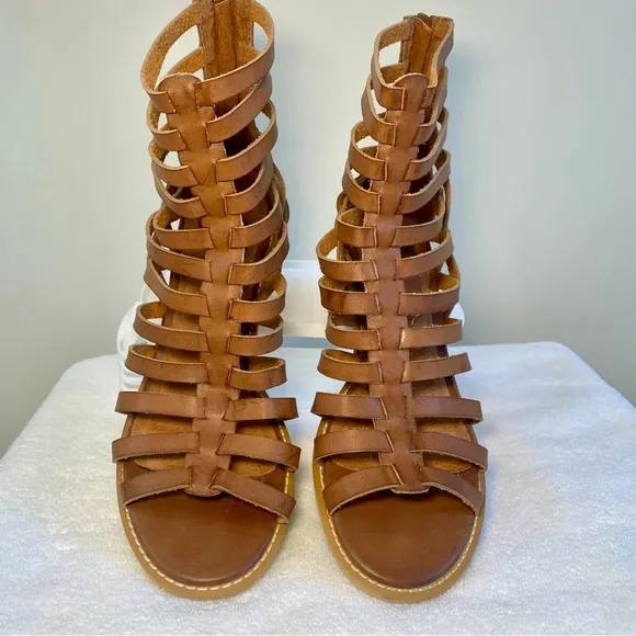 Crown Vintage Brown Leather Gladiator Sandals. Stacked wood heel, women’s  9.5