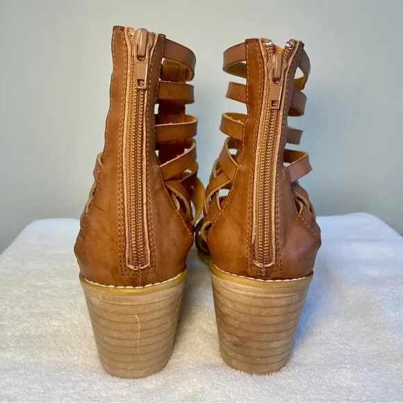 Crown Vintage Brown Leather Gladiator Sandals. Stacked wood heel, women’s  9.5