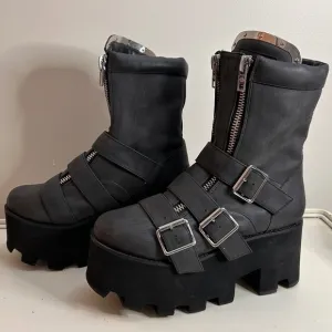 CURRENT MOOD MADE IN HELL DOLLS KILL GOTH BLACK CHUNKY HEELPLATFORM BOOTS SIZE 8