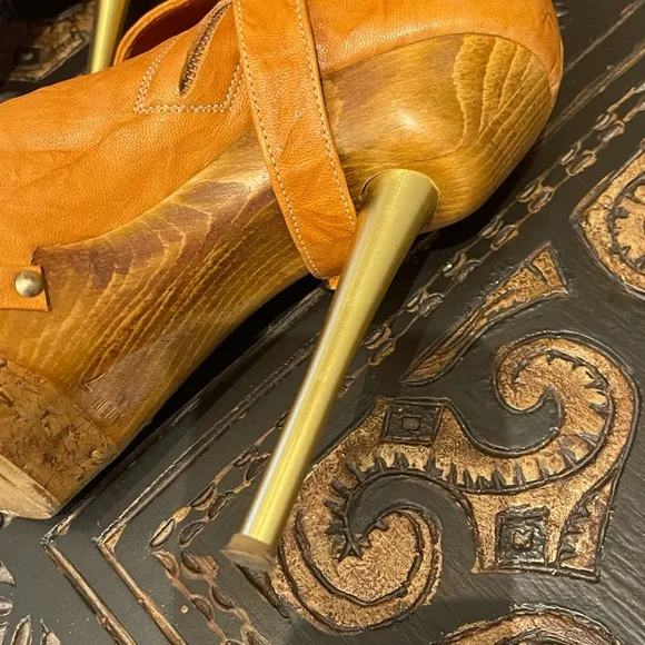 Custom made full leather inside and out, stiletto mid calf boots. Sz7