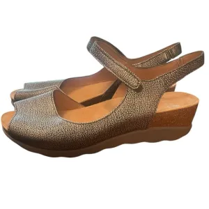 Dansko Marcy Metallic Pewter Open Toe Sling Back Wedge Leather Sandals Size 9