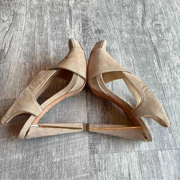 DIANE VON FURSTENBERG Julia Tan Suede Open Toe Sandals Size 7.5M