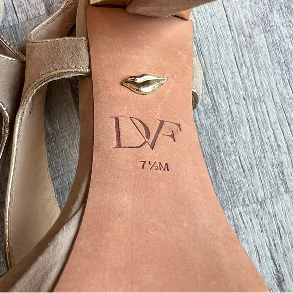 DIANE VON FURSTENBERG Julia Tan Suede Open Toe Sandals Size 7.5M