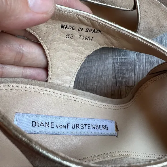 DIANE VON FURSTENBERG Julia Tan Suede Open Toe Sandals Size 7.5M