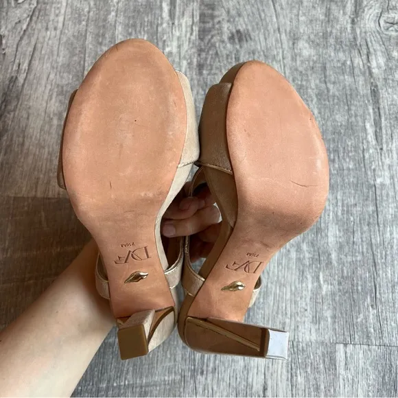 DIANE VON FURSTENBERG Julia Tan Suede Open Toe Sandals Size 7.5M
