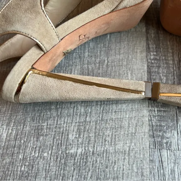 DIANE VON FURSTENBERG Julia Tan Suede Open Toe Sandals Size 7.5M