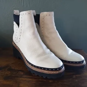 Dolce Vita Boots Women's 9 Huey Studded Pull On Bootie White Leather Chunky Heel