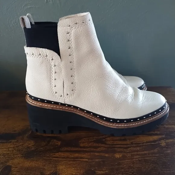 Dolce Vita Boots Women's 9 Huey Studded Pull On Bootie White Leather Chunky Heel