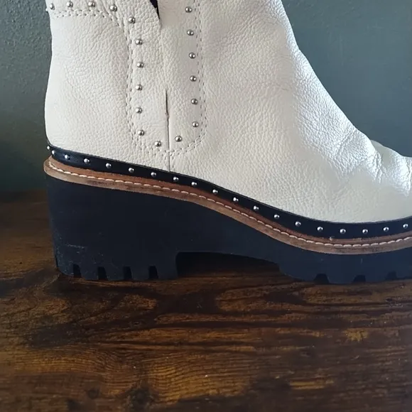 Dolce Vita Boots Women's 9 Huey Studded Pull On Bootie White Leather Chunky Heel