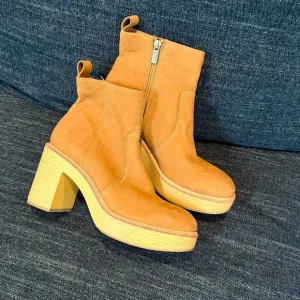 DOLCE VITA women’s Cecile suede Tan Heeled Boots with wooden Chunky Platform 7.5