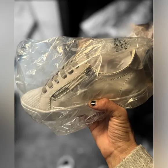 Dolce Vita‎ Zabe Side Zip Sneaker