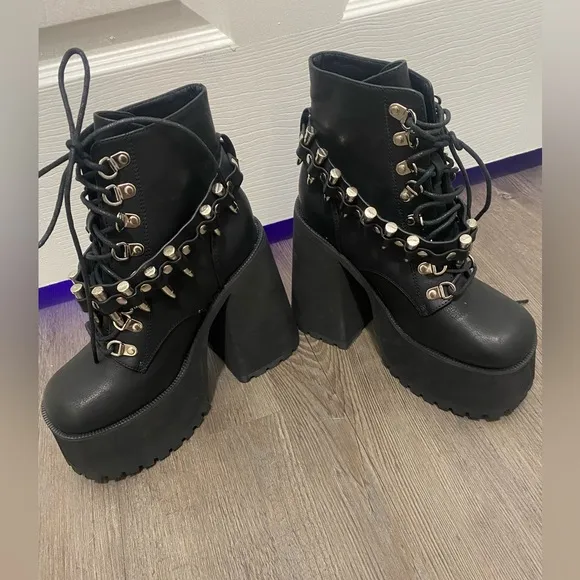 Dolls Kill / Widow Shot Caller Platform Boots