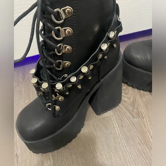 Dolls Kill / Widow Shot Caller Platform Boots