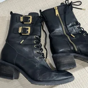 Donald J Pliner Black Leather Combat Boots Gold Buckles Zip Up Ankle Boots 8.5M‎