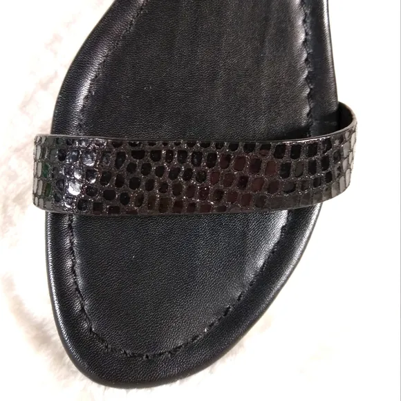Donald J. Pliner Black Leather Wedge Sandals Textured Toe Strap Sz 9.5