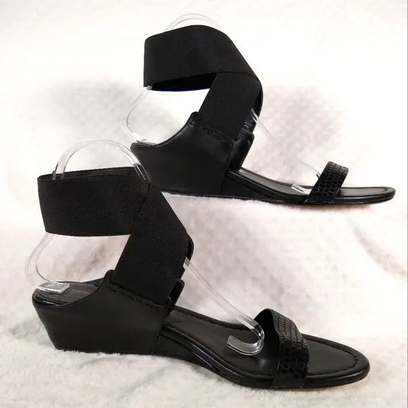 Donald J. Pliner Black Leather Wedge Sandals Textured Toe Strap Sz 9.5