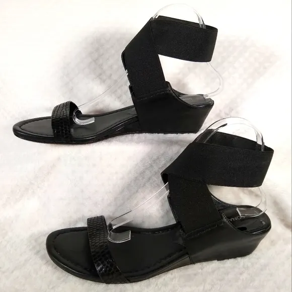 Donald J. Pliner Black Leather Wedge Sandals Textured Toe Strap Sz 9.5