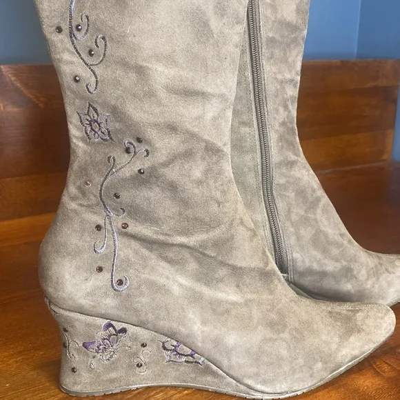 Donald J Pliner gray suede tall boots wedge heel purple butterfly embroidery 8.5