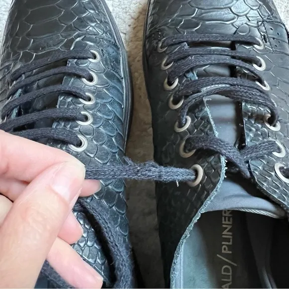 Donald J Pliner Prenton Navy Snake Embossed Leather Lace Up SneakersTrainers