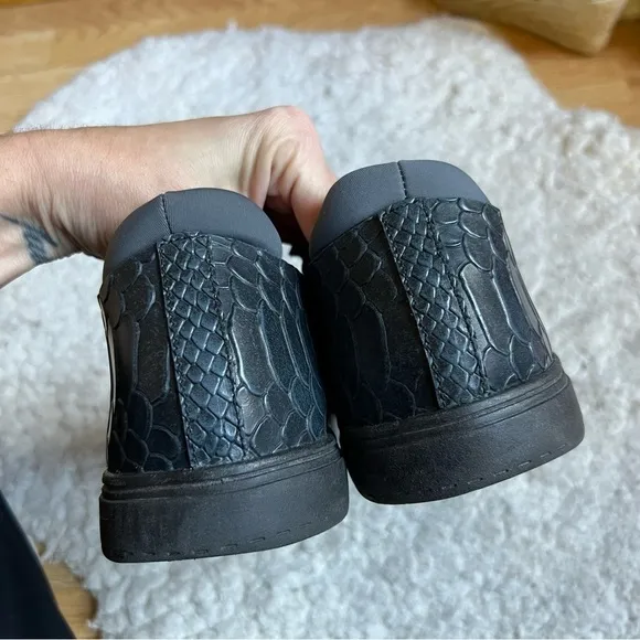 Donald J Pliner Prenton Navy Snake Embossed Leather Lace Up SneakersTrainers