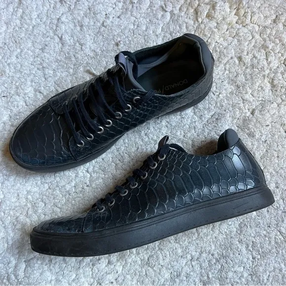 Donald J Pliner Prenton Navy Snake Embossed Leather Lace Up SneakersTrainers