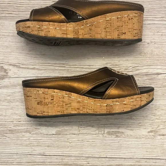Donald J. Pliner Salina Metallic Open Toe Leather Cork Wedge Sandals 8.5
