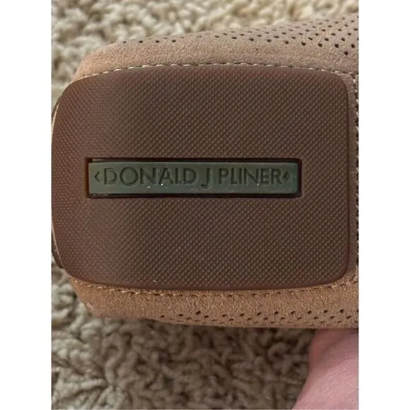 Donald j Pilsner Men’s VEBA-40 Sand suede slip-on loafers, SZ 8.5M