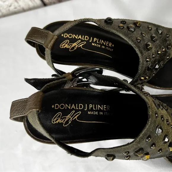 Donald Pliner Italy Nekita Studded Distressed Leather Sandals 4” Heels Size 8.5