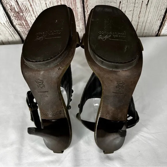 Donald Pliner Italy Nekita Studded Distressed Leather Sandals 4” Heels Size 8.5