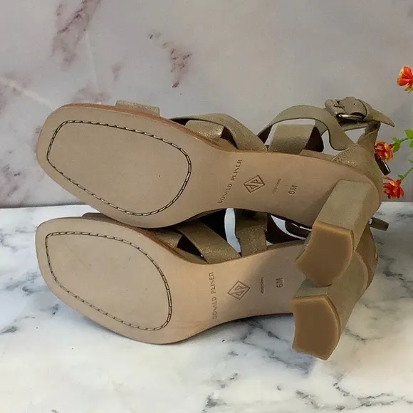 Donald Pliner Izze (Light Bronze) Women's Sandals Size 6
