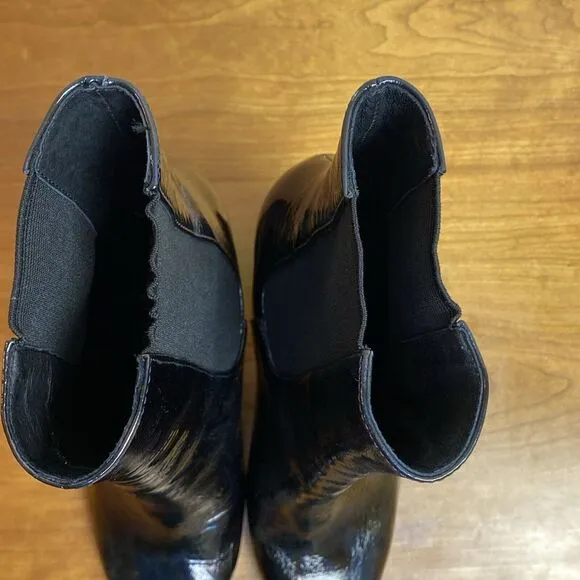 Donald Pliner Laila Black Patent Leather Chunky Heel Boots Iridescent Size 8.5