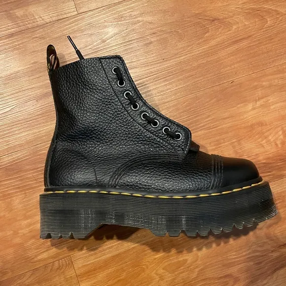 Dr. Martens Black Sinclair Boots