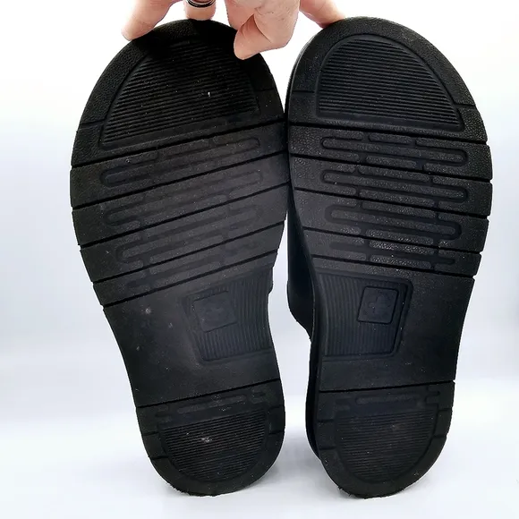 Dr. Martens Dax Black Leather Slide Sandals AW004