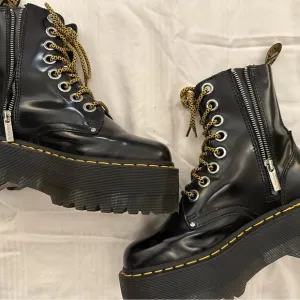Dr. Martens Jadon Max Platform Combat Boots