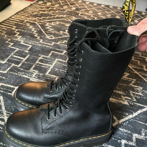 Dr. Martens Pisa Leather Mid Calf