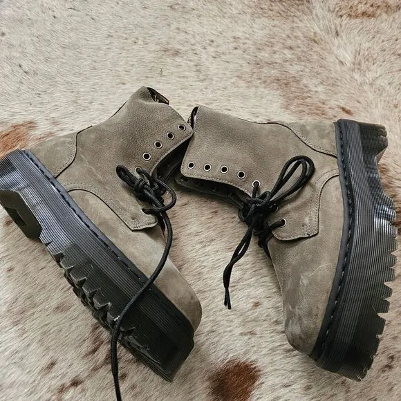 Dr. Martens Jadon Nickel Gray Platform Zip Nubuck Boots Women's Size 8 NEW