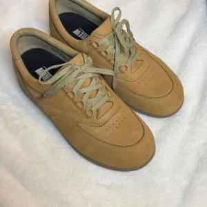 DREW Tan Sneakers Suede Minimalist Design
