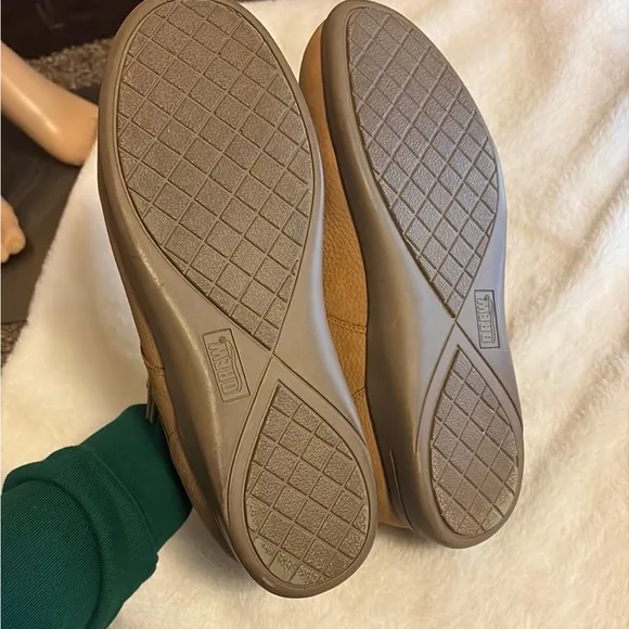 DREW Tan Sneakers Suede Minimalist Design