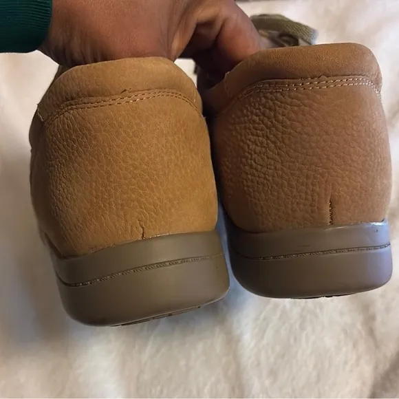 DREW Tan Sneakers Suede Minimalist Design