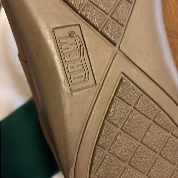 DREW Tan Sneakers Suede Minimalist Design